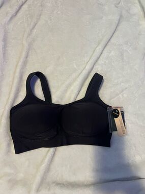 Seamless Wireless Support Bra in Black